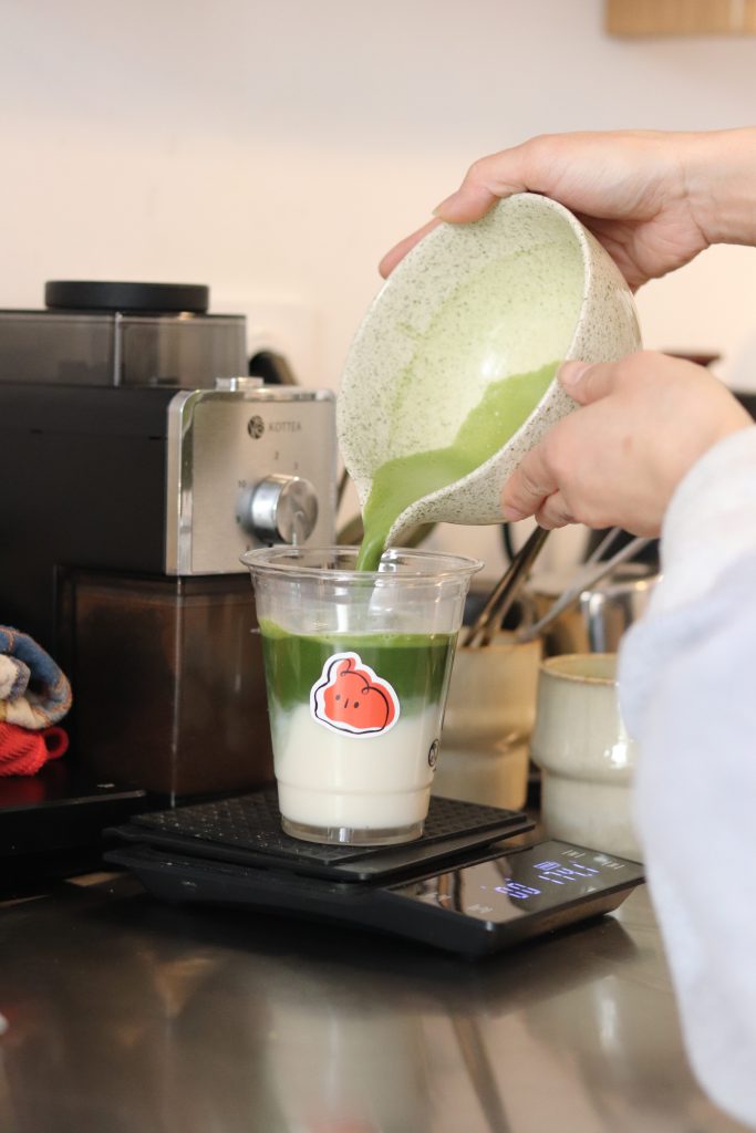 Préparation d'une boisson à base de matcha